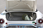 Ford Thunderbird (1957) - elegant ausgekleideter Kofferraum
