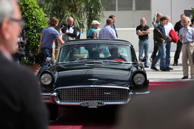 Ford Thunderbird (1957) - für CHF 56'000 oder EUR 51'376 verkauft - an der Dolder-Versteigerung der Oldtimer Galerie am 11. Juni 2016