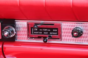 Ford Thunderbird (1957) - hübsch gestaltete Heizungs- und Belüftungsanlage