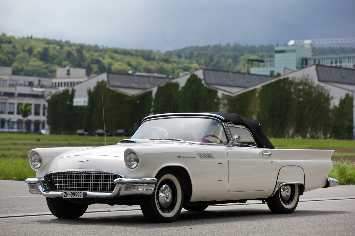 Ford Thunderbird (1957) - cuts a fine figure even with the roof closed