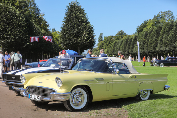 Ford Thunderbird (1957) - neben Camaro - 19. ASC Classic-Gala Schwetzingen 2023