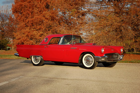 Ford Thunderbird (1957) - verkauft an der RM Auction Arizona (19. und 20. Januar 2012) für USD 49'500