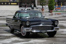 Ford Thunderbird (1957) - vor der Versteigerung - an der Dolder-Versteigerung der Oldtimer Galerie am 11. Juni 2016