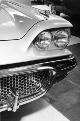 Diese Nahaufnahme vom Genfer Salon 1958 zeigt gut das aufwendige, an Korbgeflecht erinnernde Kühlergitter.