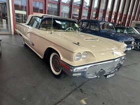 Ford Thunderbird (1959) – Der Donnervogel fand unter dem schützenden Vordach platz - Oldtimermesse St. Gallen