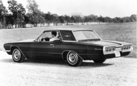 Ford Thunderbird (1966) - mit nur geringen Änderungen gegenüber dem Vorjahr