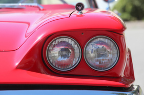 Ab 1958 waren Doppelscheinwerfer in den USA zulässig. Fortan kam kein Luxusauto mehr ohne sie aus.