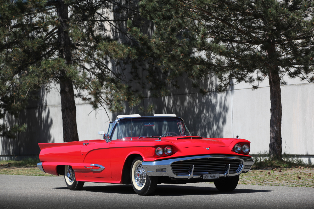 Der Prospekt nannte den 1959er Ford Thunderbird "The car everyone would love to own" – Besonders in der Farbe "Brandywine Red"