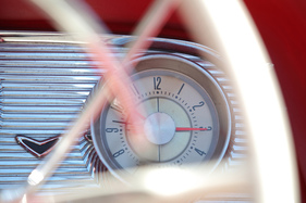 Ab Mai 1958 war die elektrische Uhr mit Sekundenzeiger Teil der Serienausstattung.