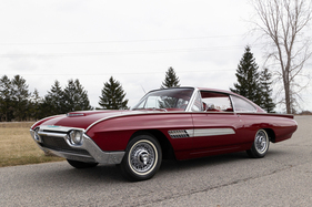 Ford Thunderbird "Italien" (1963) - rund 1,35 Meter hoch wie das Seriencabriolet Ford Thunderbird "Italien" (1963) - rund 1,35 Meter hoch wie das Seriencabriolet
