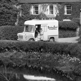 Ford Transit (1970_erste Generation für den Kurierdienst) - 1970-Transit-Bakers-van-neg-299-38-LOW