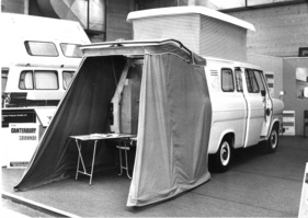 Ford Transit "Canterbury Savannah" (1967) - Vorzelt, hochklappbare Hecktüre und Hubdach für mehr Comfort beim Camping - Genfer Autosalon 1967
