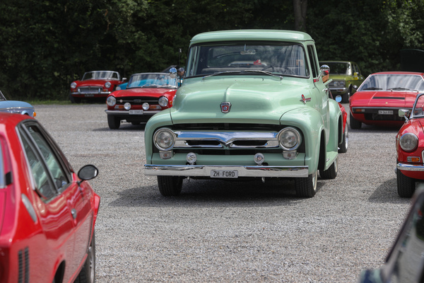 Ford Truck zwischen Roadstern und Cabriolets - Albisgütli Classics Cars & Bikes Juli 2025