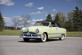 Ford V-8 Custom DeLuxe Convertible (1950) - Angeboten als Lot Nr. 4040 bei der 2021er Auburn-Fall-Auktion von RM Sotheby's