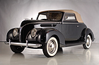 Ford V-8 DeLuxe Club Cabriolet (1938) - als Lot 266 an der RM Auction Hershey vom 9./10. Oktober 2014