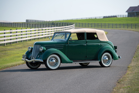 Ford V-8 DeLuxe Convertible Sedan (1936) - als Lot 246 an der RM Auction Hershey vom 9./10. Oktober 2014