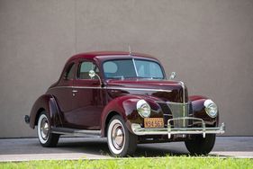 Ford V-8 DeLuxe Coupe (1940) - angeboten als Lot 205 an der RM/Sotheby's Versteigerung in Hershey am 11./12. Oktober 2018