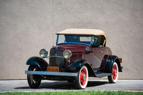 Bild des versteigerten Fahrzeugs: Ford V-8 DeLuxe Roadster (1932) at auction RM/Sotheby's Hershey (October 11, 2018)