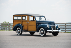 Ford V-8 DeLuxe Station Wagon (1939) - als Lot 235 an der RM Auction Hershey vom 9./10. Oktober 2014