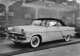 Ford V8 (1954) - mit 132 PS als Cabriolet karossiert - Genfer Automobilsalon 1954