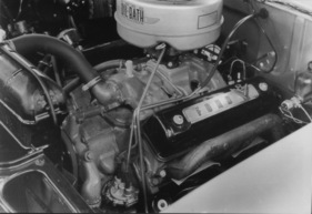Ford V8 (1955) - der Achtzylinder im Bug