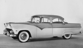 Schlichte Opulenz: der 1955er Ford Fairlane Town Sedan