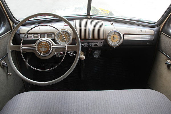 Ford V8 Super Deluxe (1948) mit Royal-Holzvergaser - wunderschönes interieur mit viel Patina
