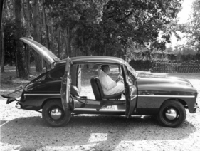 Ford Vedette (1953) - Fliessheckvariante mit praktischem zweiteiligen Kofferraumdeckel