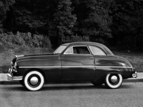 Ford Vedette (1953) - als Coupé, lässt die Eleganz des Comète vermissen Ford Vedette (1953) - als Coupé, lässt die Eleganz des Comète vermissen
