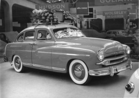 Ford Vedette (1954) - mit weiterhin verbesserten Details ausgereift - Genfer Automobilsalon 1954