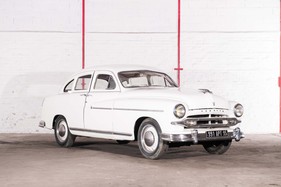 Ford Vedette Berline (1954) - als Lot 73 angeboten an der Artcurial "On the Road" Versteigerung am 9. Oktober 2016