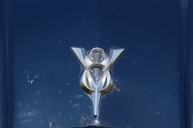 Ford Vedette F 22E (1954) - Hinweis auf den V8-Motor