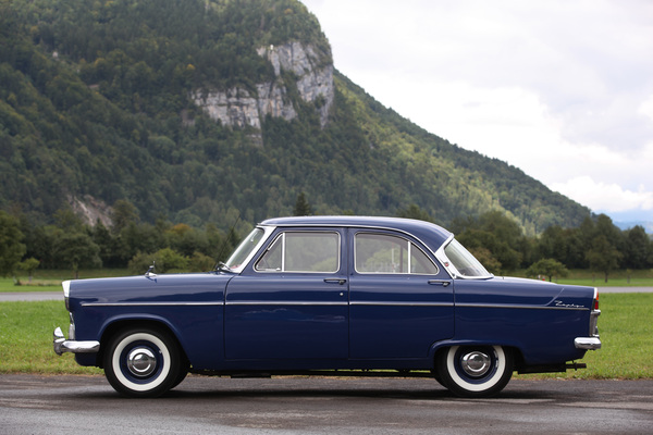 Ford Zephyr (1959) - im Jahr 1956 wurde die Modellreihe überarbeitet - am British Car Meeting 2013 in Mollis