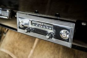 Ford Zodiac Convertible Mark II (1962) - aufpreispflichtiges Motorola-Autoradio