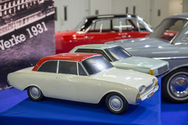 Ford brachte nicht nur die grossen Autos, sondern auch einige Kleine in die vier Hallen, …