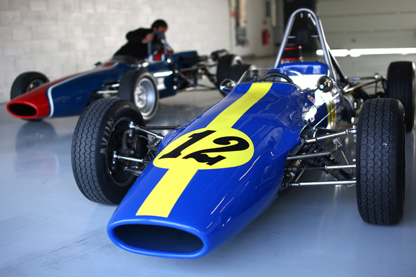 Formel-Auto an den Boxen - Silverstone Classic 2017