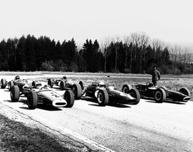 Formel-Autos am Start eines Rennens in Lignières Formel-Autos am Start eines Rennens in Lignières