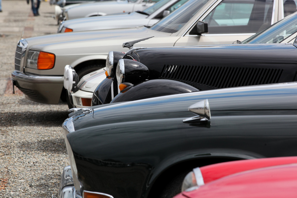 Formen und Farben auf dem Besucherparkplatz - Motorworld Classics Bodensee 2019