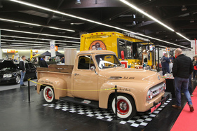 Formschöner amerikanischer Pickup - Retro Classics Bavaria 2017 in Nürnberg Formschöner amerikanischer Pickup - Retro Classics Bavaria 2017 in Nürnberg