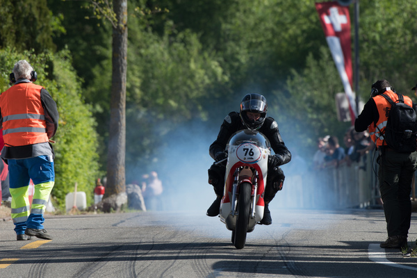 Bild Fotogener Start von Urban Jussel auf Yamaha TZ 350A (1973) - Motorräder und Gespanne am GP Mutschellen 2018