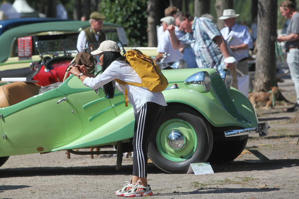 Fotografiert wurde, was das Zeug hielt, gerne natürlich mit Handy-Kameras, …