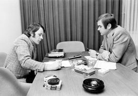 Fragestunde - Ford-Sportchef Neerpasch steht Reporter Braun zum Amtsantritt 1968 Rede und Antwort.