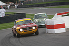 Frank Stippler fuhr im Alfa Romeo 1600 GTA, dahinter Karun Chandok im Morris Mini Cooper S - St. Mary's Trophy - Goodwood Revival 2015