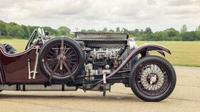 Frazer Nash TT Replica (1937) – Der Motor sitzt sehr weit zurückversetzt von der Vorderachse Frazer Nash TT Replica (1937) – Der Motor sitzt sehr weit zurückversetzt von der Vorderachse