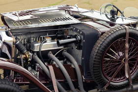 Frazer Nash TT Replica (1937) – Segeltuch schliesst die Lücke zwischen Spritzwand und Torpedo
