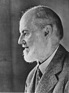 Frederick Henry Royce - seit seinem Hinscheiden im Jahr 1933 ist das RR-Zeichen in Schwarz und nicht mehr in Rot gehalten