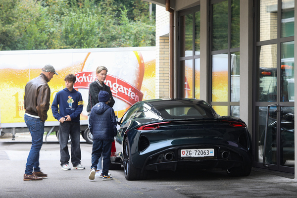 Fremdling - nein, aus Japan ist der Lotus Emira nicht, aus China aber auch nicht - Japanese Car Meeting Kemptthal 2025