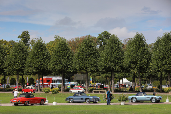 Friedliches Beisammensein von superteuren und günstigen Klassikern - vom Mercedes-Benz 300 SL über den BMW 507 bis zum Glas Goggomobil - 18. ASC-Classic-Gala Schwetzingen 2022