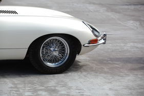 Front des Jaguar E Types der ersten Serie - Eindrücke DolderClassics vom 7. September 2014 Front des Jaguar E Types der ersten Serie - Eindrücke DolderClassics vom 7. September 2014