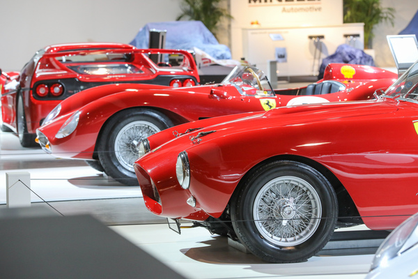 Frontansichten in der Sonderschau "75 Jahre Ferrari" - Auto Zürich 2022